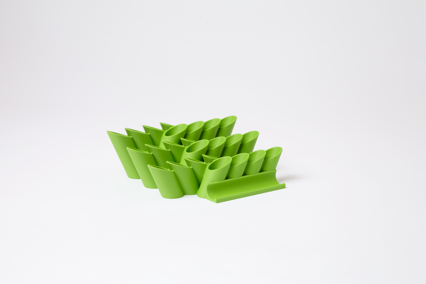 Empty bouquet-style cannabis display in rainforest leaf green for 22mm pre-roll tubes